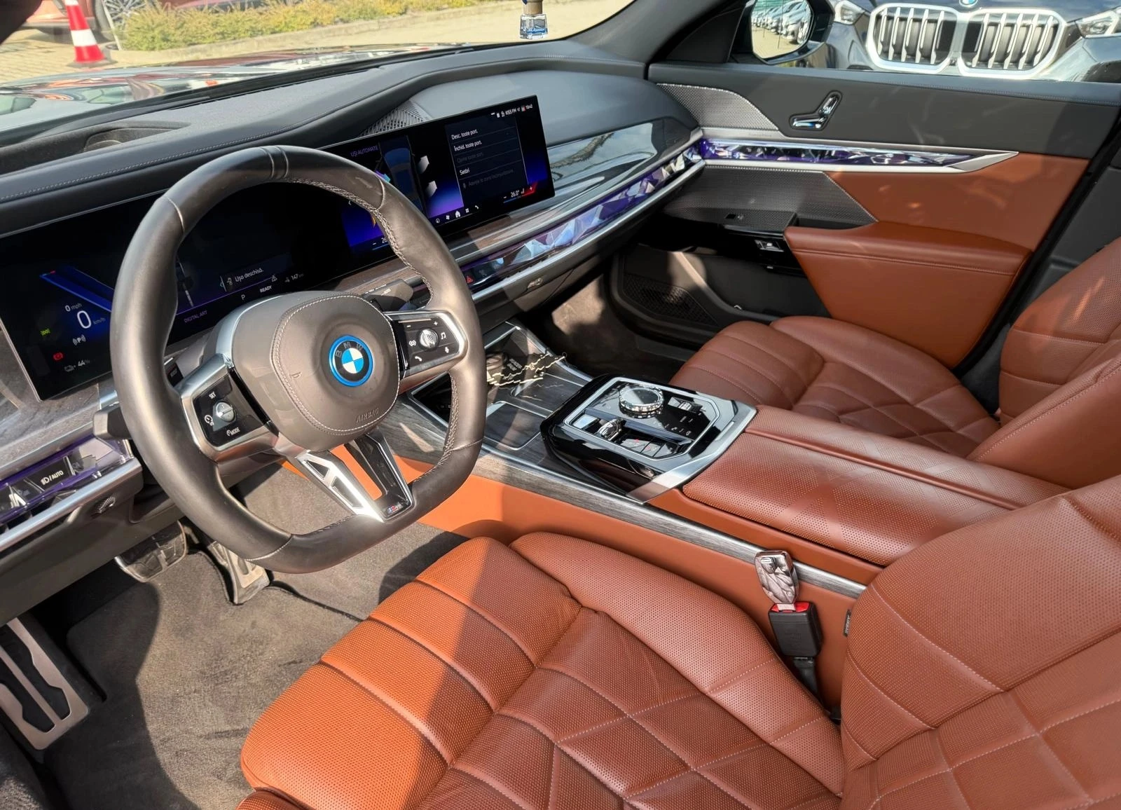 BMW i7 eDrive50, снимка 8 - Автомобили и джипове - 54357010