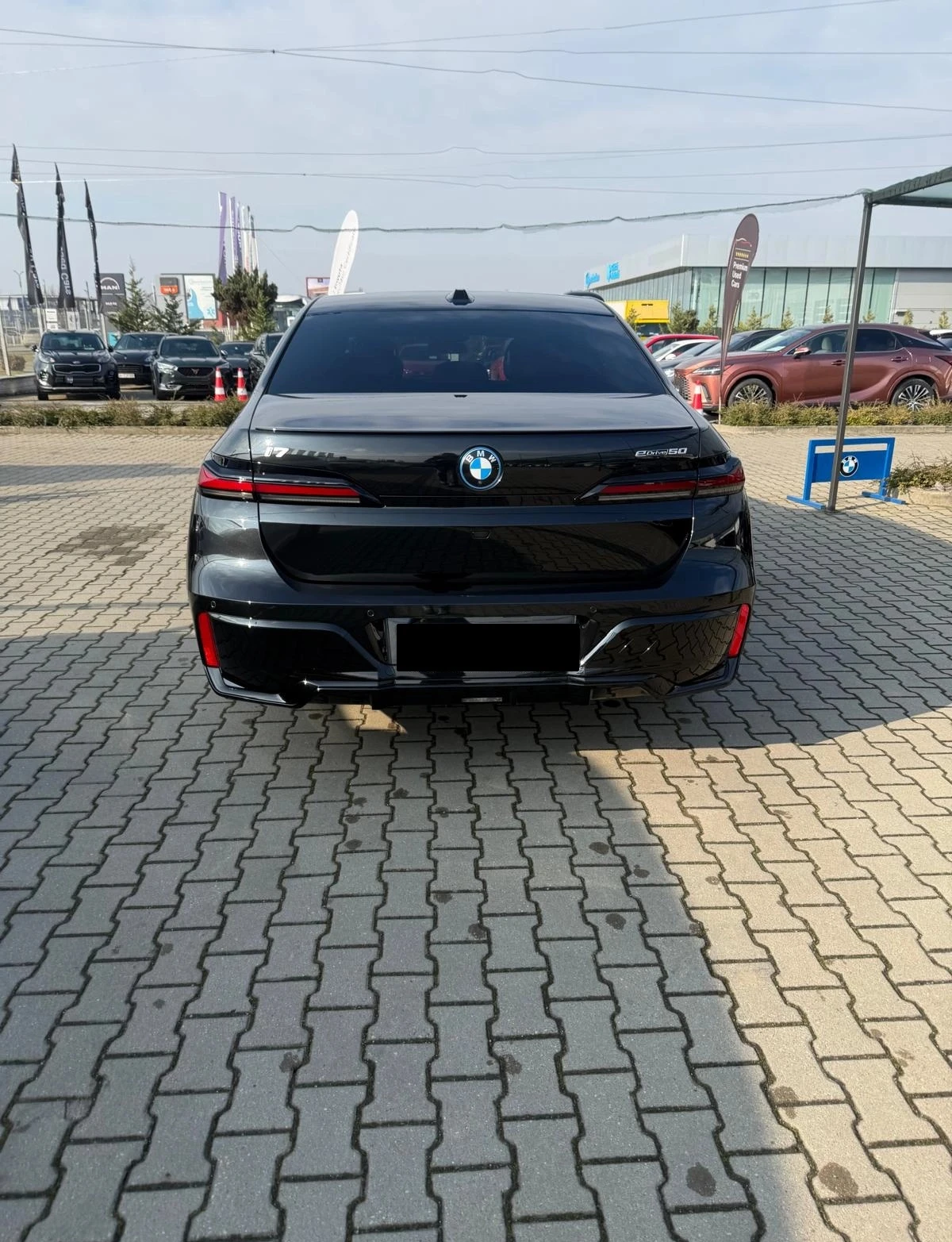 BMW i7 eDrive50, снимка 5 - Автомобили и джипове - 54357010