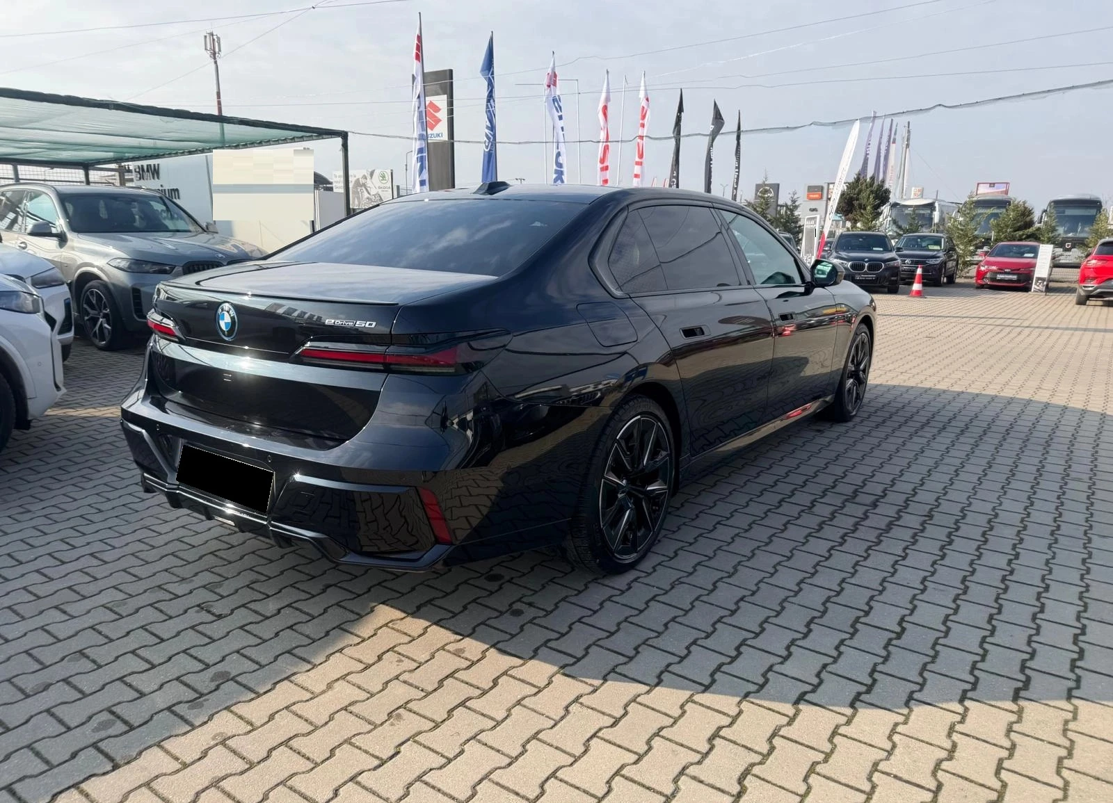 BMW i7 eDrive50, снимка 4 - Автомобили и джипове - 54357010