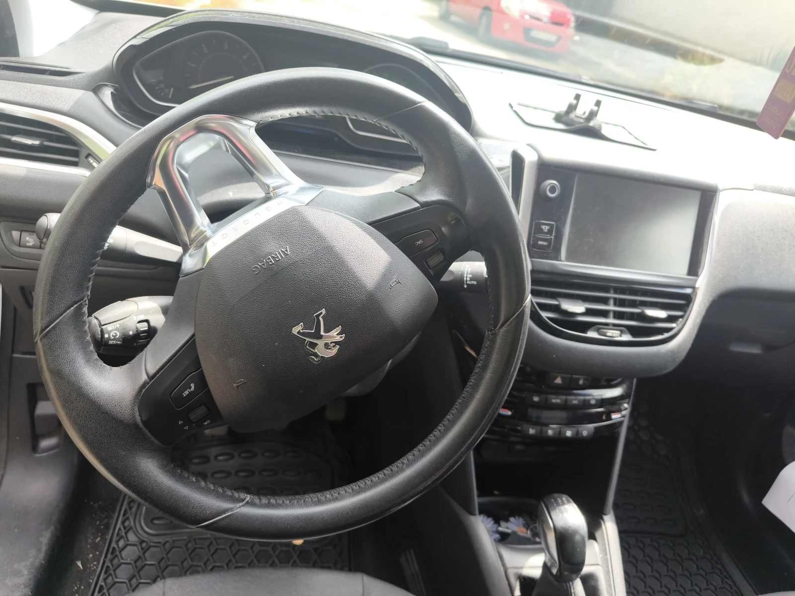 Peugeot 208, снимка 5 - Автомобили и джипове - 54400687