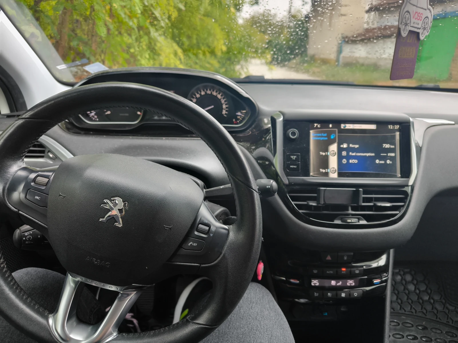 Peugeot 208, снимка 7 - Автомобили и джипове - 54400687