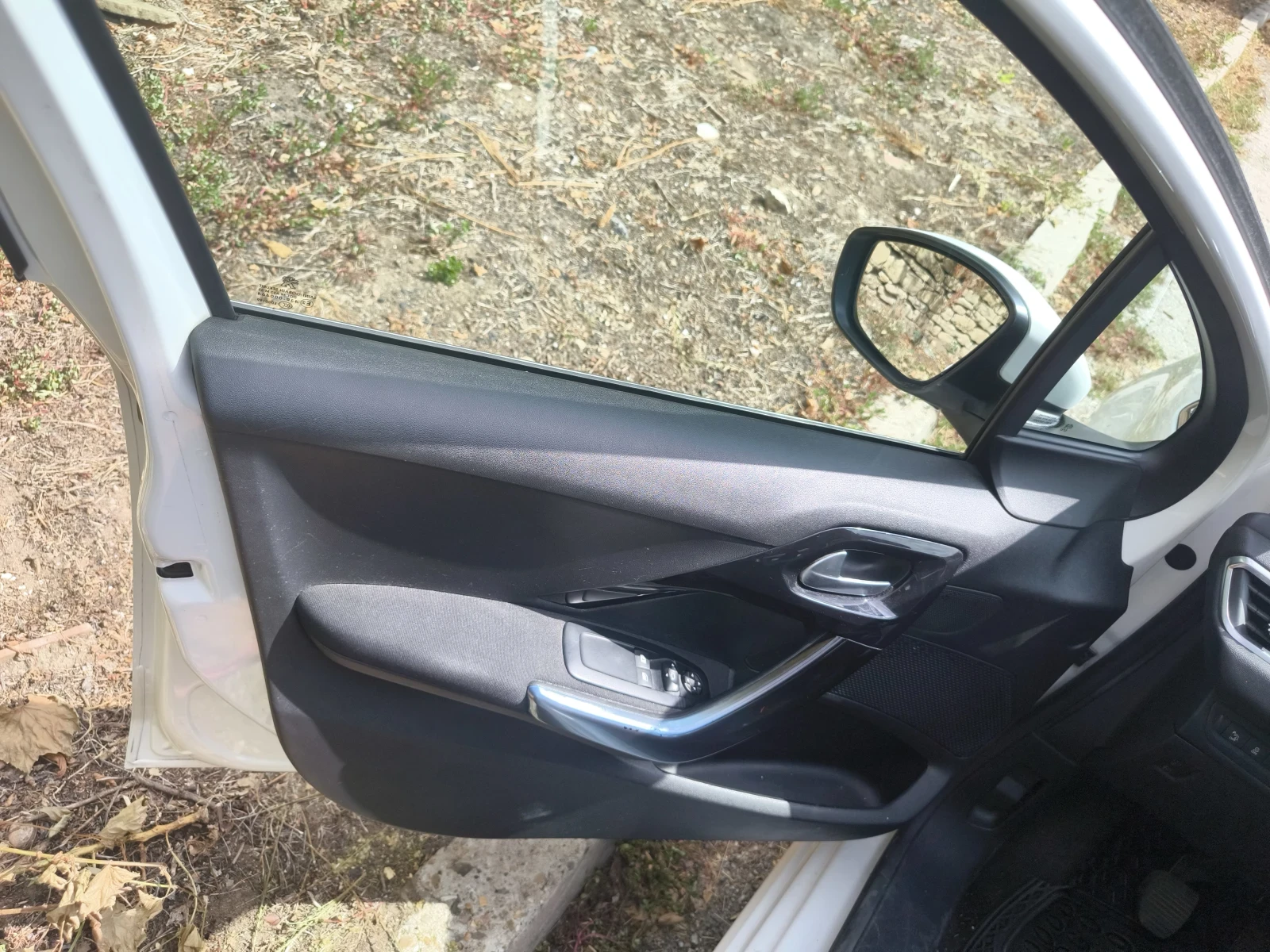Peugeot 208, снимка 10 - Автомобили и джипове - 54400687