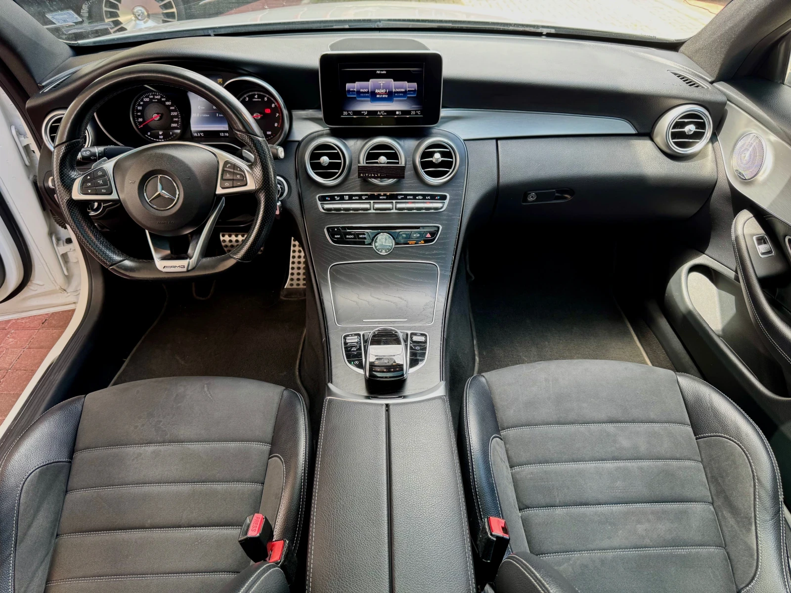 Mercedes-Benz C 250 AMG#DESIGNO#PANORAMA#ALCANTARA#BURMESTER#CAMERA#, снимка 13 - Автомобили и джипове - 54611086