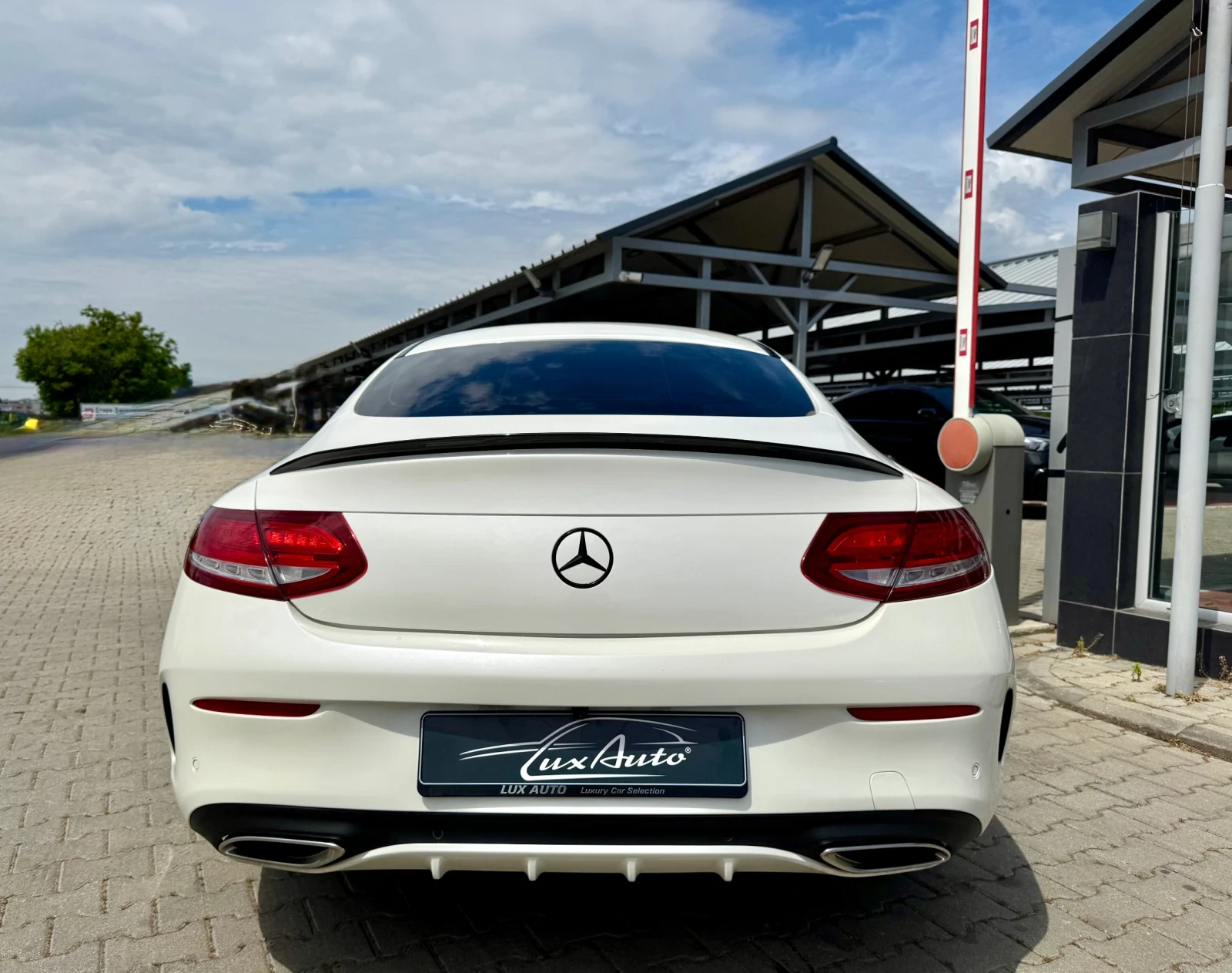 Mercedes-Benz C 250 AMG#DESIGNO#PANORAMA#ALCANTARA#BURMESTER#CAMERA#, снимка 8 - Автомобили и джипове - 54611086