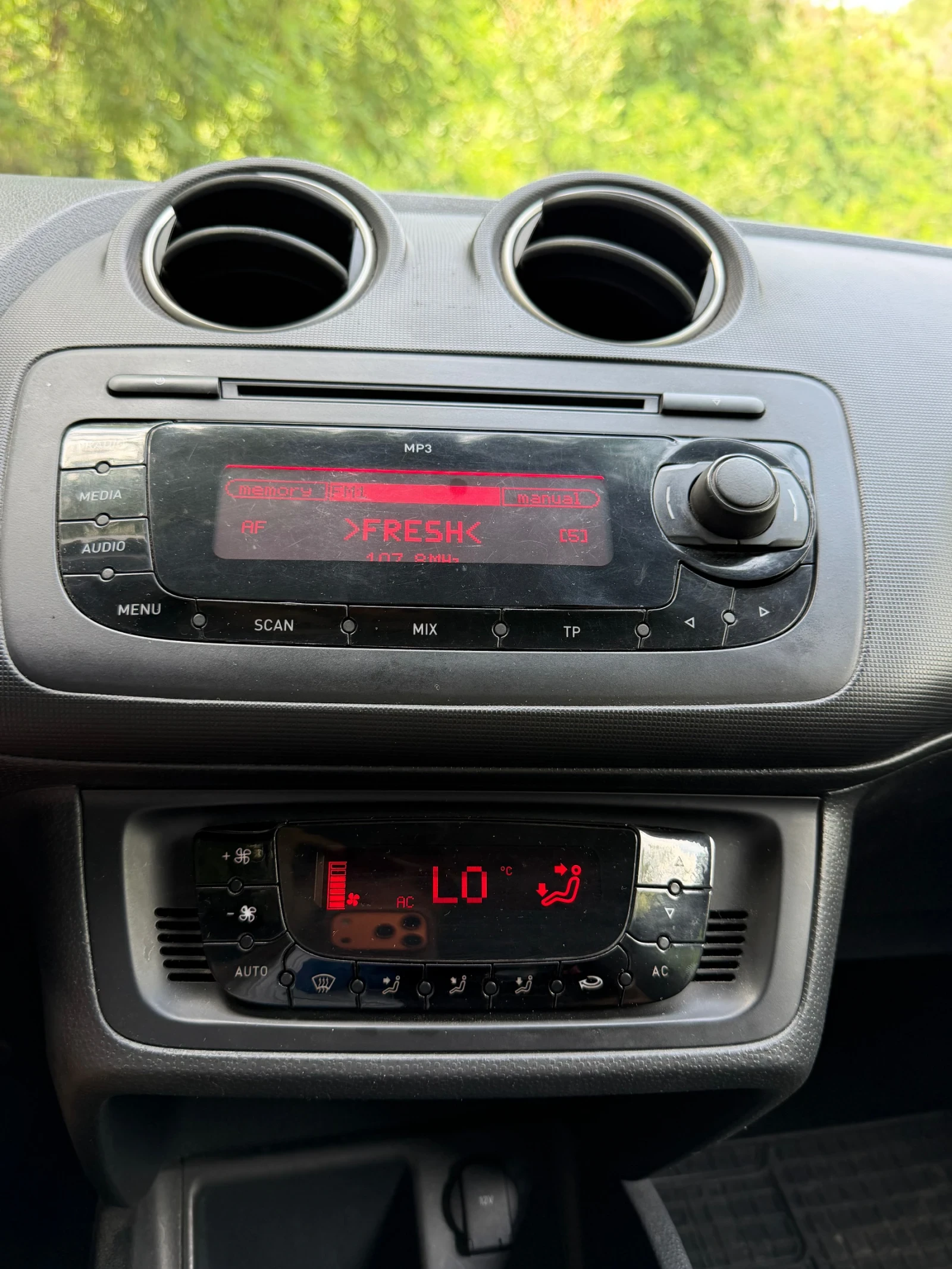 Seat Ibiza, снимка 16 - Автомобили и джипове - 55207321