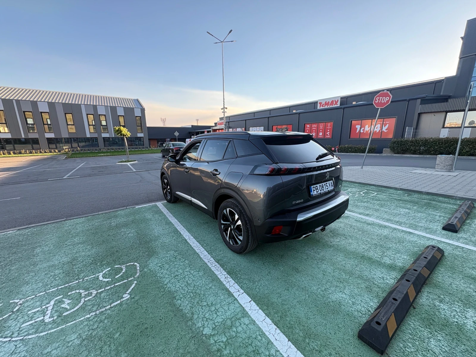 Peugeot 2008 1.2 GT, снимка 4 - Автомобили и джипове - 55971110