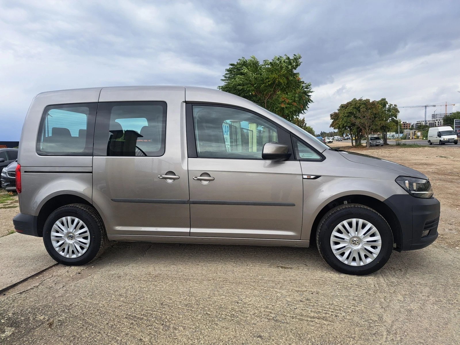 VW Caddy 2.0 D 7места, снимка 7 - Автомобили и джипове - 56264316