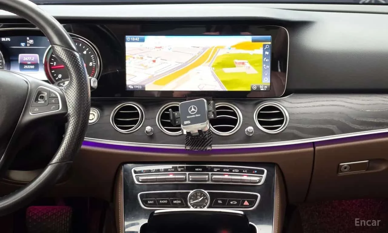 Mercedes-Benz E 220 * E220d Avantgarde * ЦЕНА ДО БГ, снимка 14 - Автомобили и джипове - 56680824
