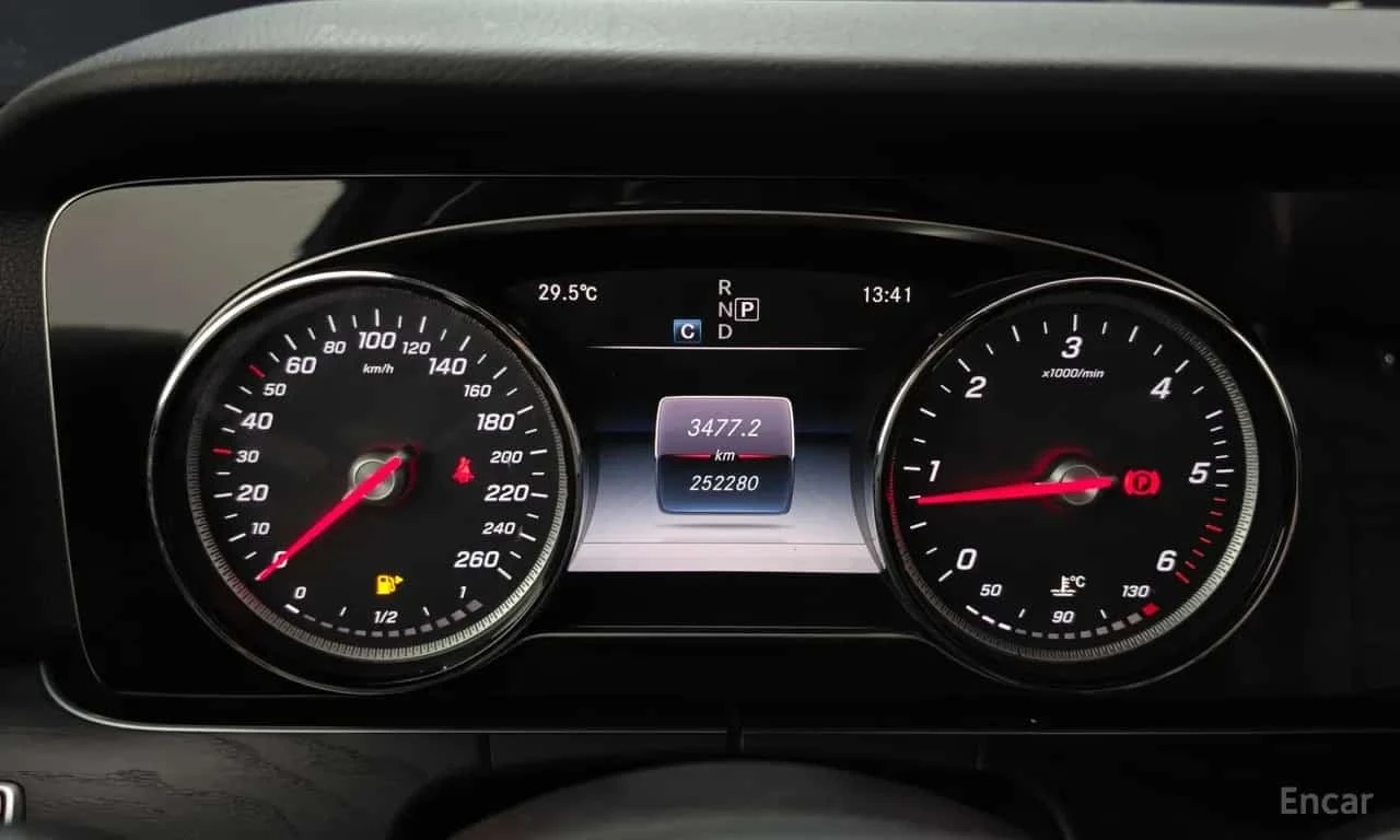 Mercedes-Benz E 220 * E220d Avantgarde * ЦЕНА ДО БГ, снимка 8 - Автомобили и джипове - 56680824
