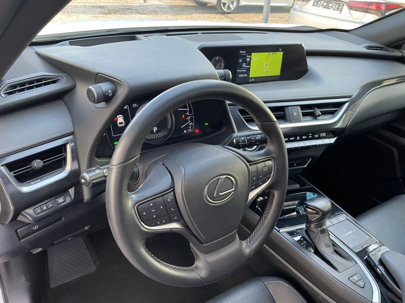 Lexus UX 250h 4x4/HUD/BSM/Relax+ HHC, снимка 11 - Автомобили и джипове - 51682163