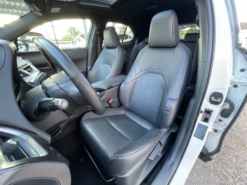 Lexus UX 250h 4x4/HUD/BSM/Relax+ HHC, снимка 13 - Автомобили и джипове - 51682163