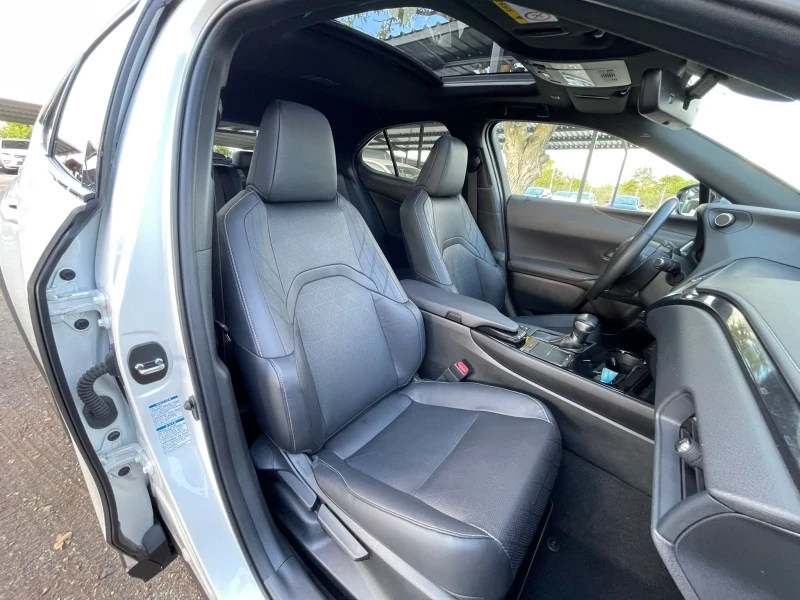 Lexus UX 250h 4x4/HUD/BSM/Relax+ HHC, снимка 15 - Автомобили и джипове - 51682163