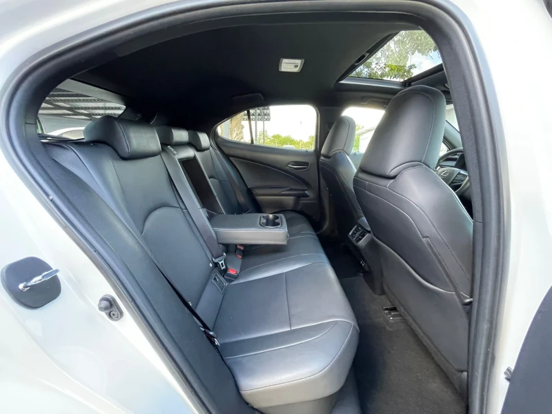 Lexus UX 250h 4x4/HUD/BSM/Relax+ HHC, снимка 16 - Автомобили и джипове - 51682163