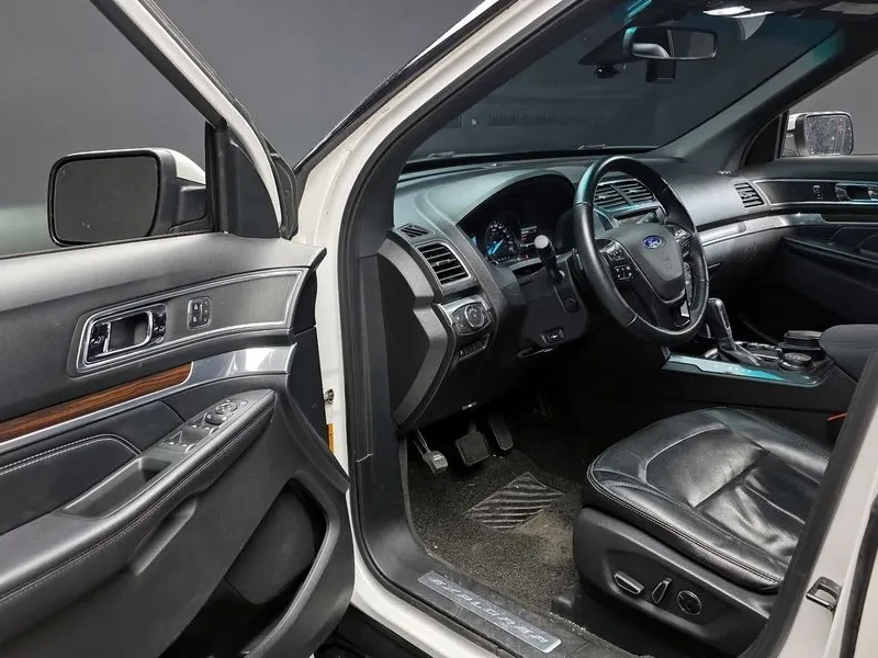 Ford Explorer 2.3 AWD, снимка 11 - Автомобили и джипове - 54351870