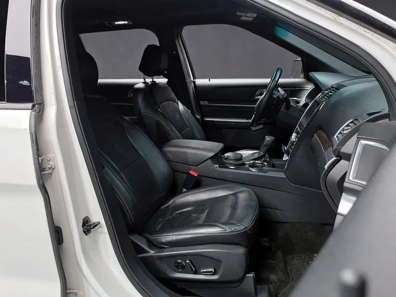 Ford Explorer 2.3 AWD, снимка 10 - Автомобили и джипове - 54351870