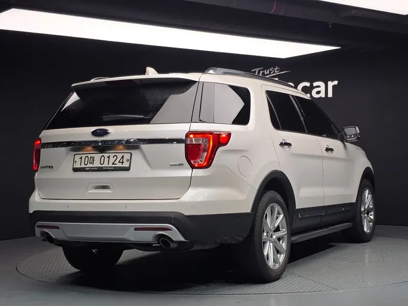 Ford Explorer 2.3 AWD, снимка 2 - Автомобили и джипове - 54351870