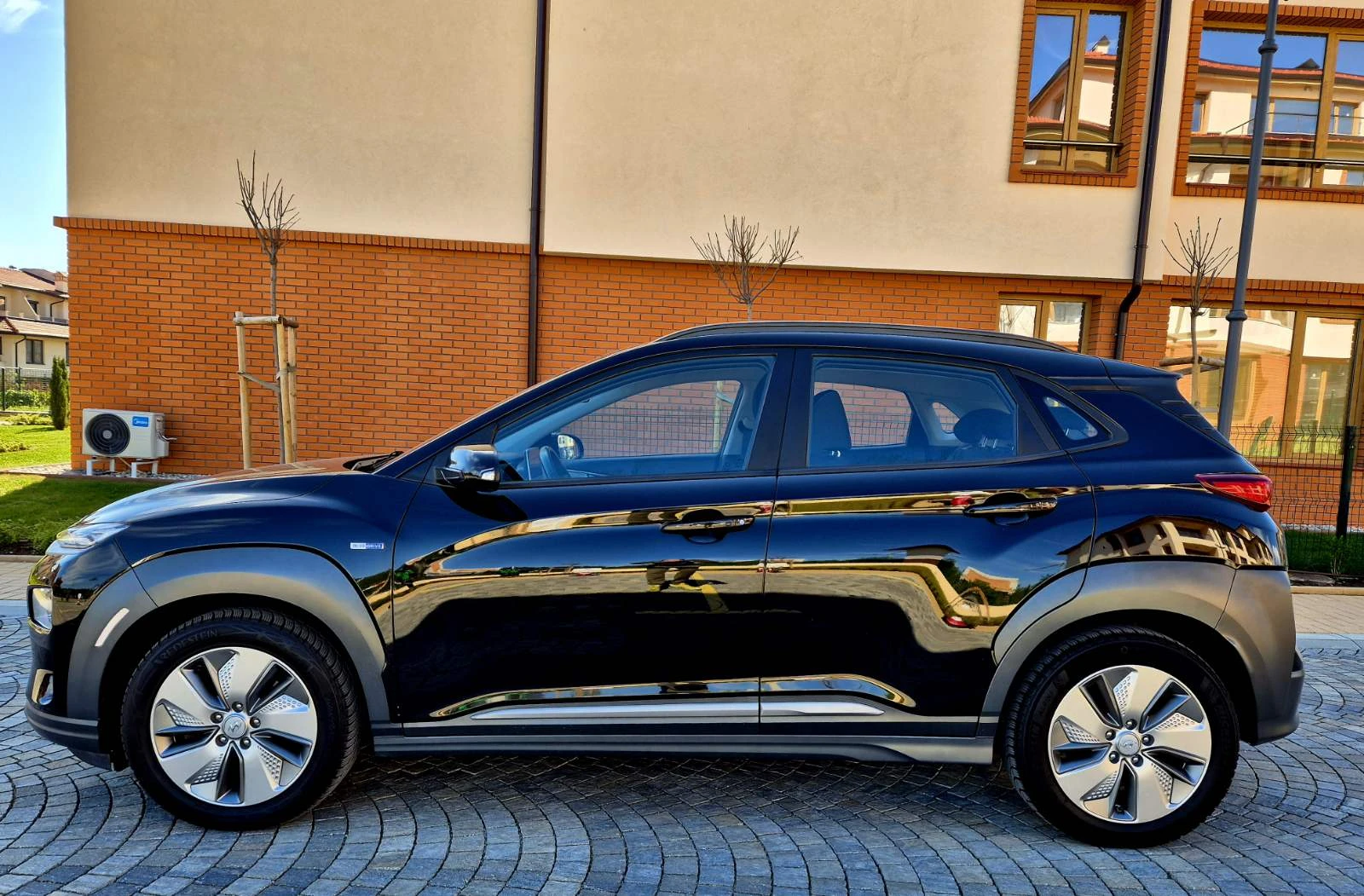 Hyundai Kona * 64KWh* SOH100%* KRELL* DISTRONIC* LANE-ASSST*  - изображение 2