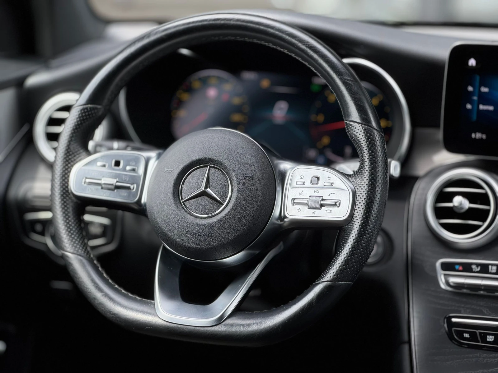 Mercedes-Benz GLC 400 AMG 4MATIC Digital NightPackage Distronic 313 кс. - изображение 8