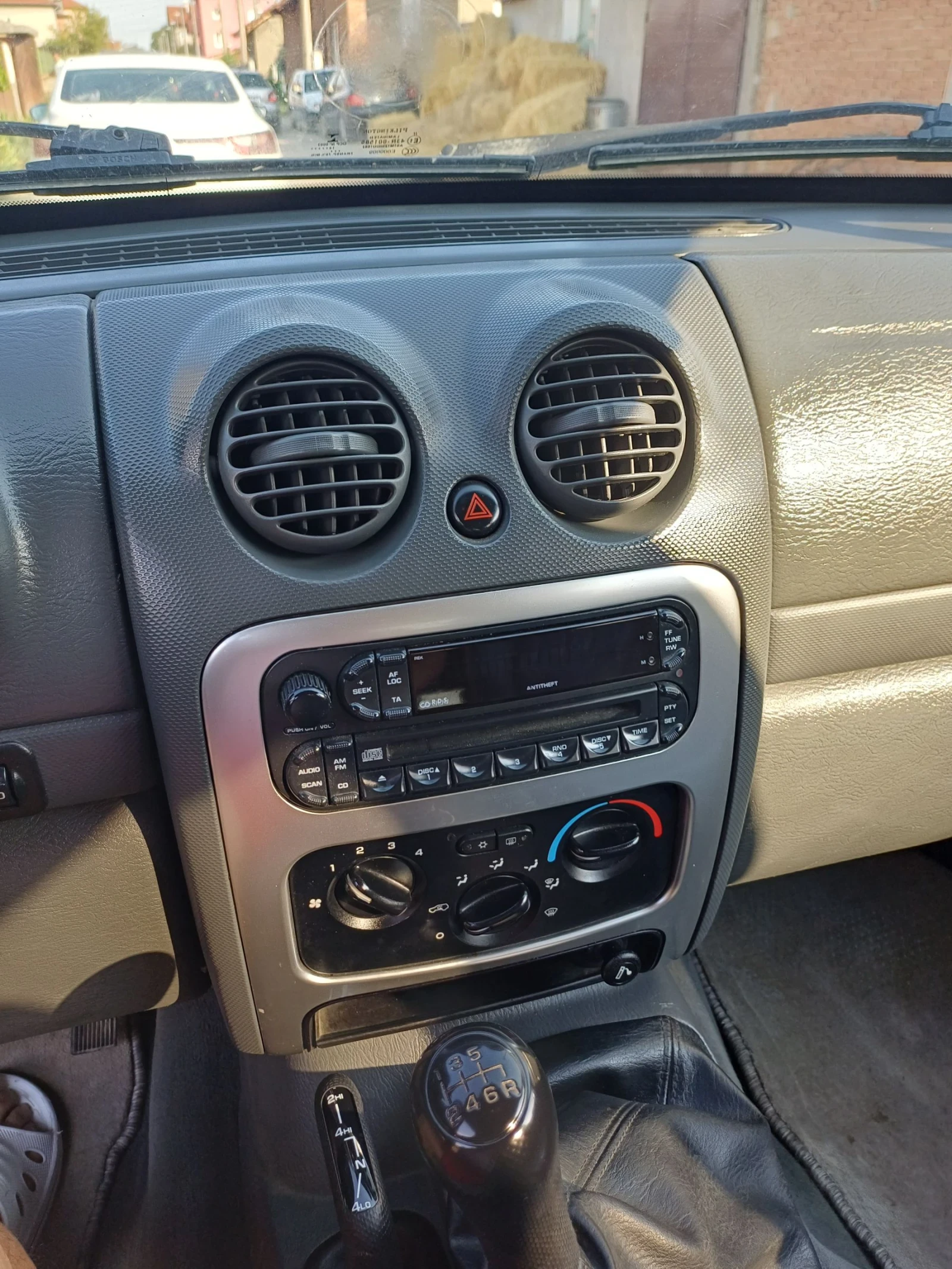 Jeep Cherokee  - изображение 7