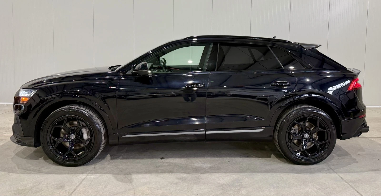 Audi Q8 55TFSI Technik Black Optic, снимка 2 - Автомобили и джипове - 54607777