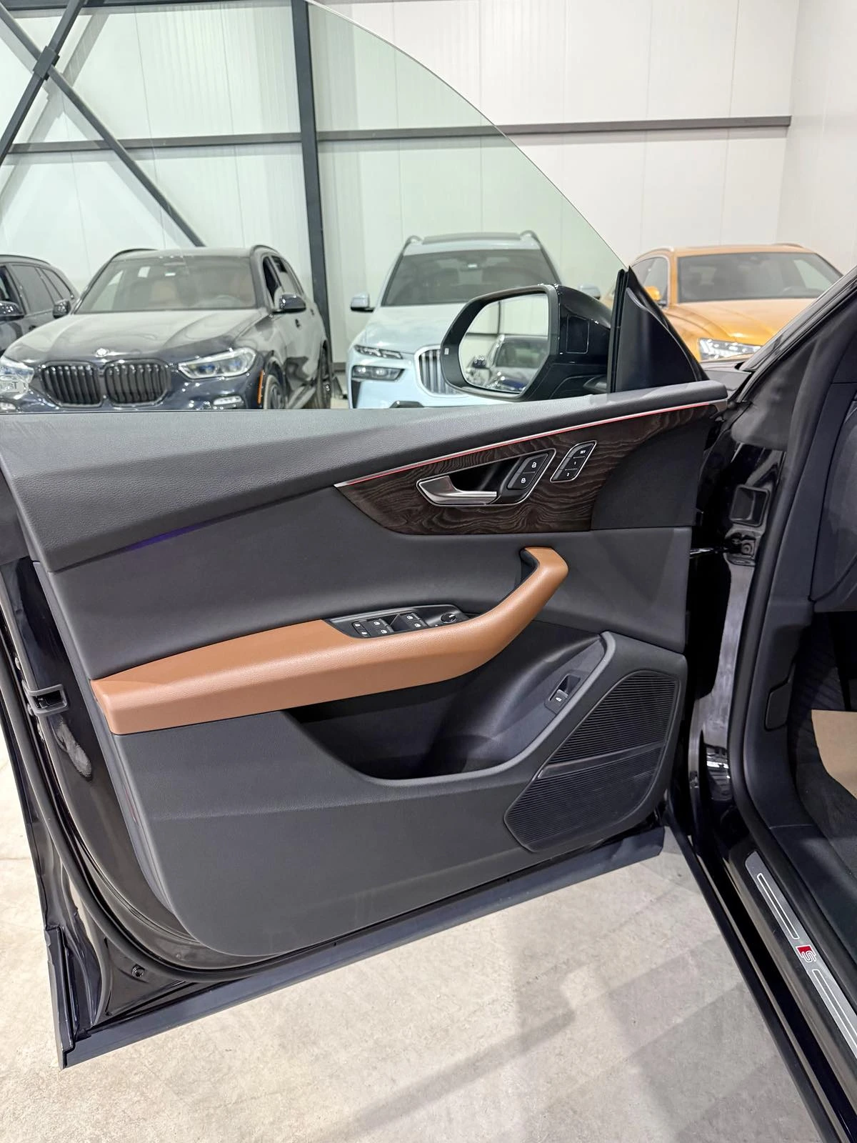 Audi Q8 55TFSI Technik Black Optic, снимка 13 - Автомобили и джипове - 54607777