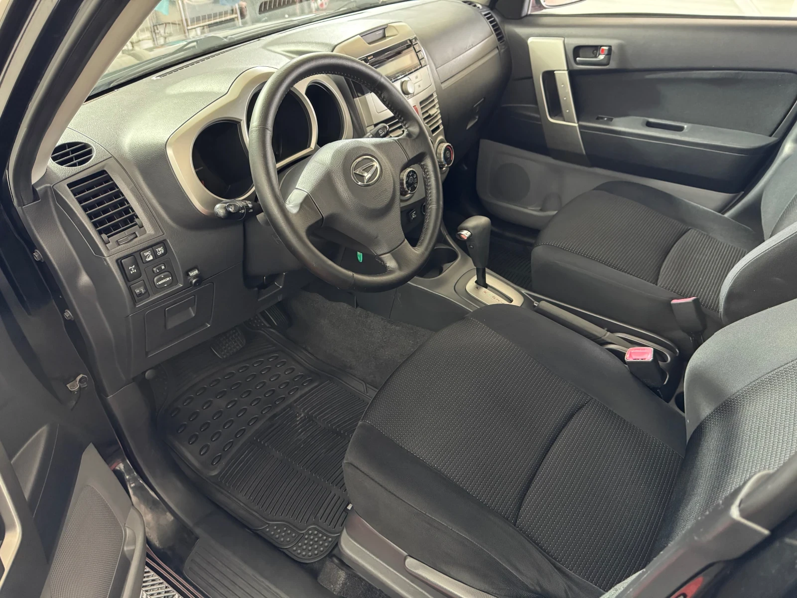 Daihatsu Terios 1.5 i - ГАЗ | АВТОМАТИК | 4х4 | БАВНИ+ БЛОКАЖ, снимка 8 - Автомобили и джипове - 55224777