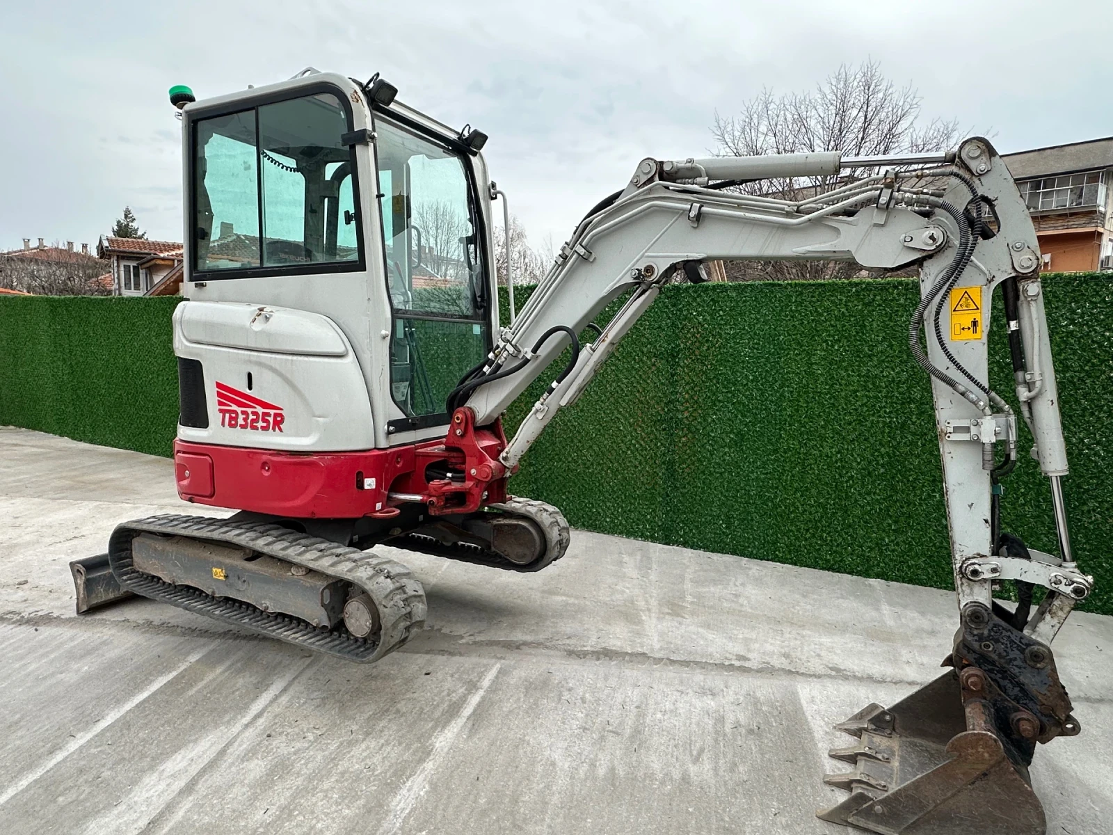 Багер Takeuchi TB325R | Mobile.bg — изображение 1