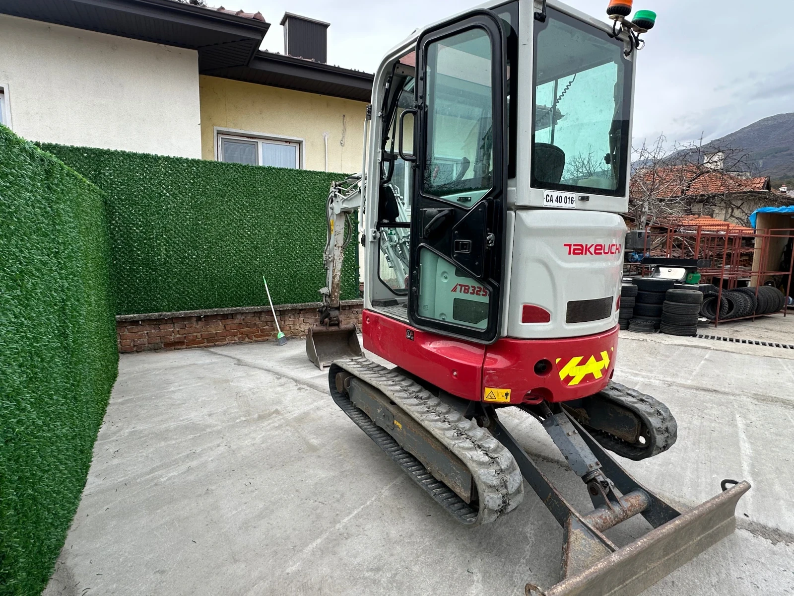 Багер Takeuchi TB325R - изображение 7