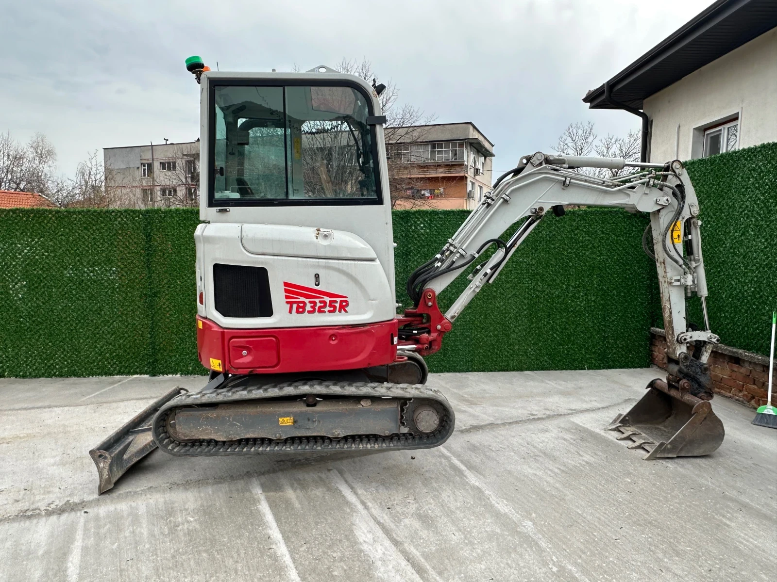 Багер Takeuchi TB325R - изображение 3