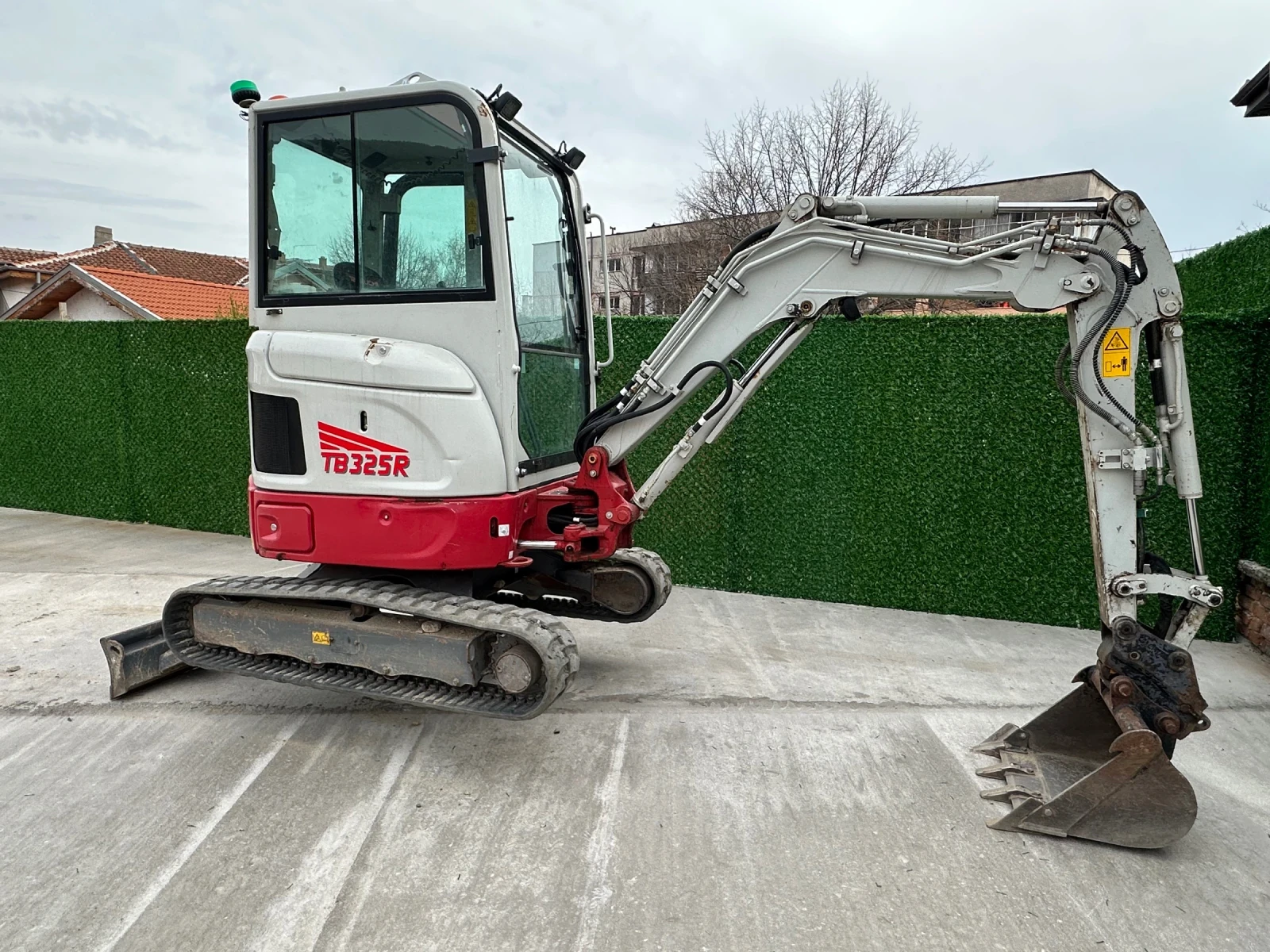 Багер Takeuchi TB325R - изображение 2