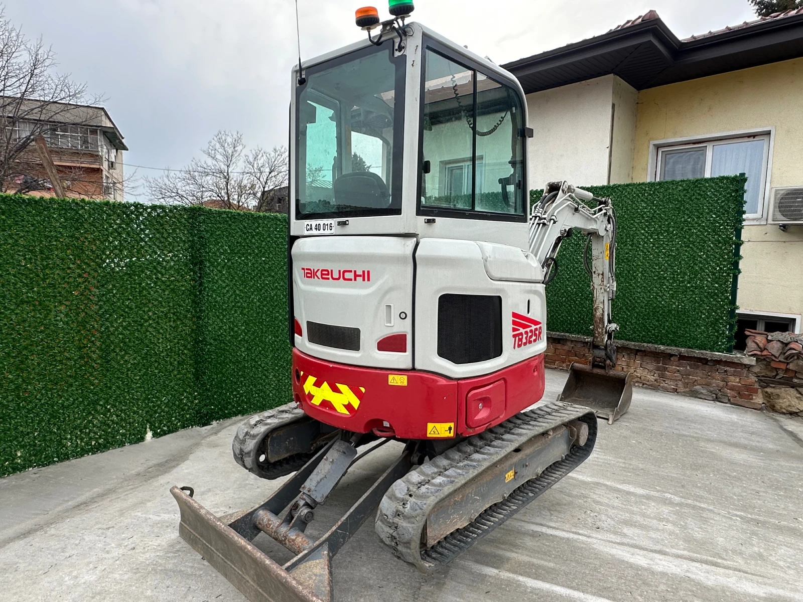 Багер Takeuchi TB325R - изображение 5