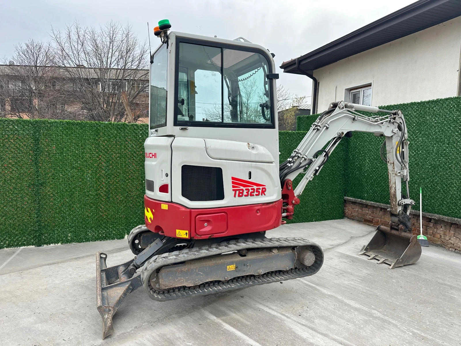 Багер Takeuchi TB325R - изображение 4