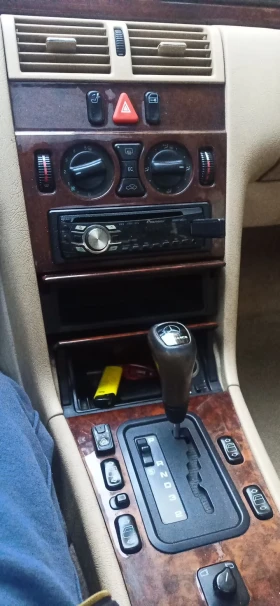 Mercedes-Benz E 230, снимка 1