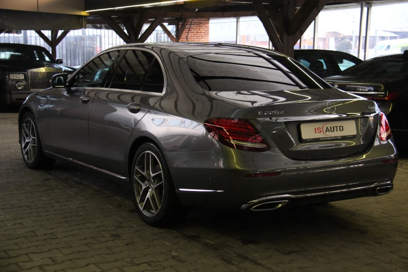 Mercedes-Benz E 220 Седан/AMG/4Matic/Ambient/Камера , снимка 4 - Автомобили и джипове - 48610764