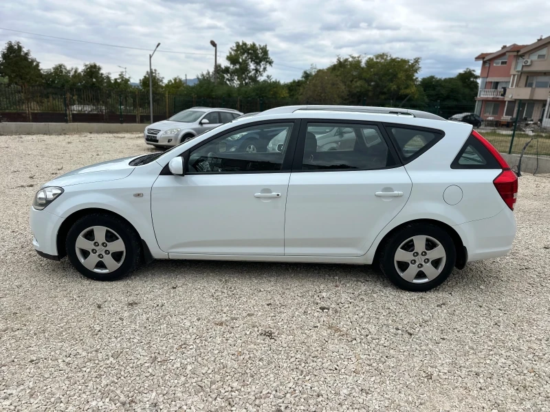 Kia Ceed 1.6/FACELIFT//2011г//6ск//EURO5B, снимка 2 - Автомобили и джипове - 51838540