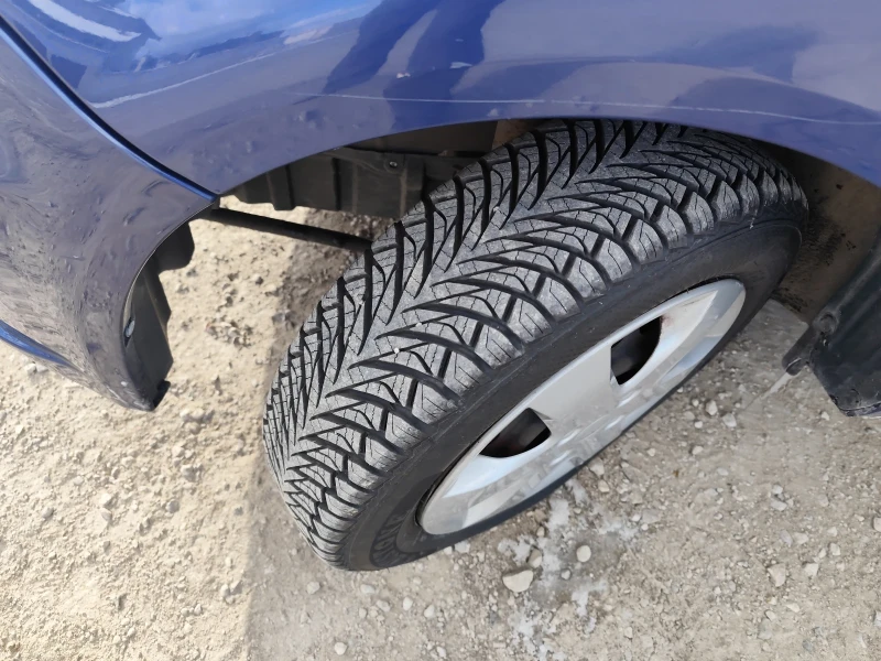 Subaru Justy 1.3, снимка 8 - Автомобили и джипове - 52981505