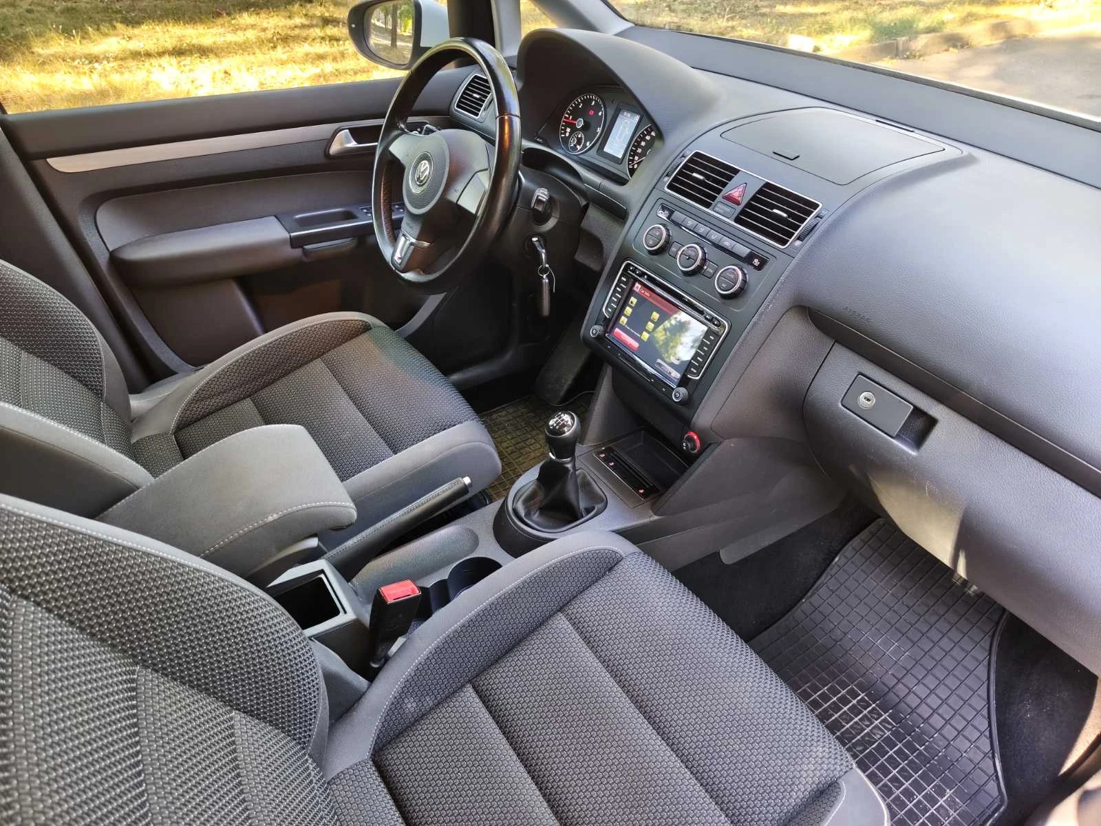 VW Touran 2015г, LED, Ксенон, камера за задно, навигация , снимка 11 - Автомобили и джипове - 51215607