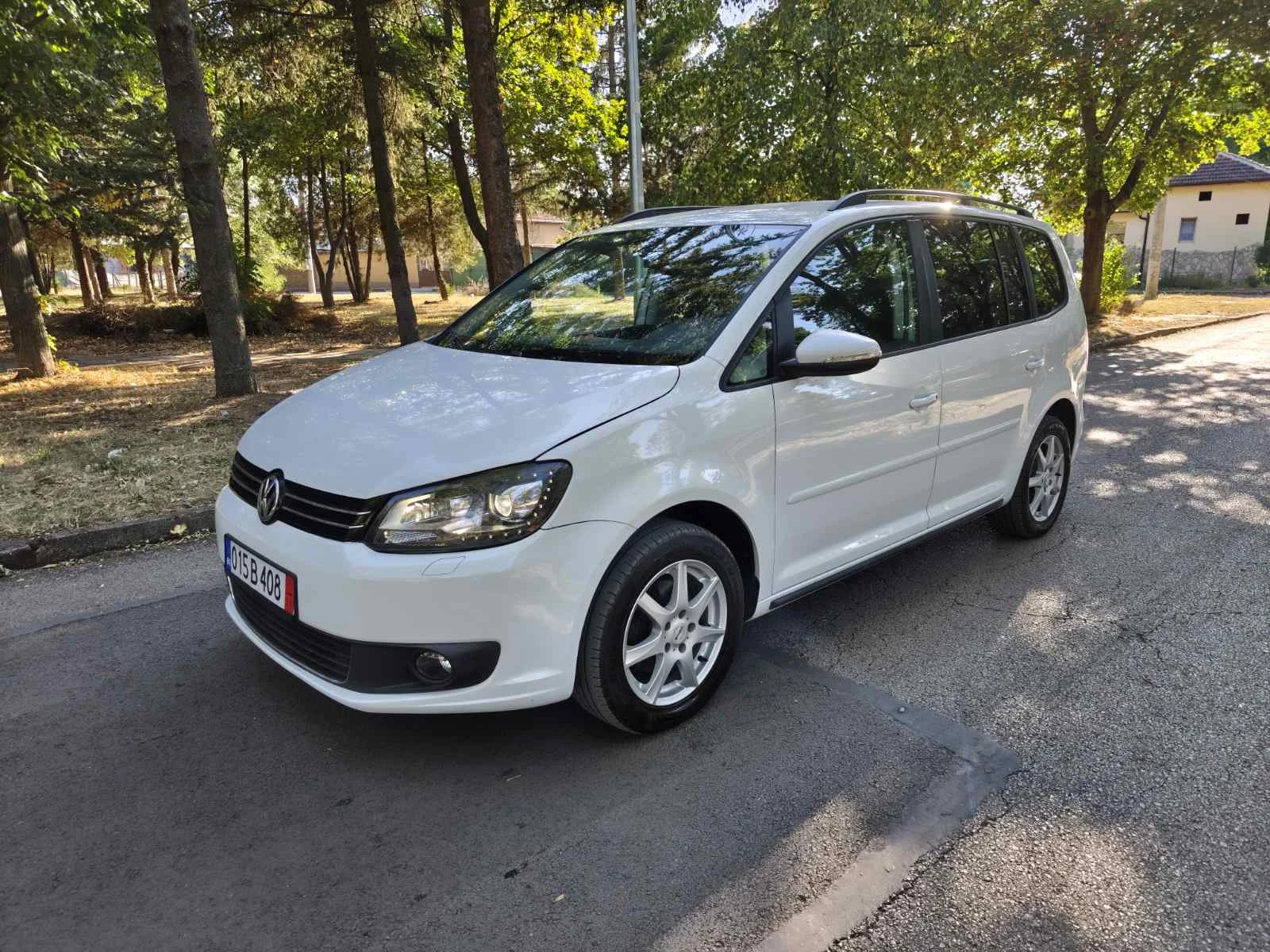 VW Touran 2015г, LED, Ксенон, камера за задно, навигация , снимка 9 - Автомобили и джипове - 51215607