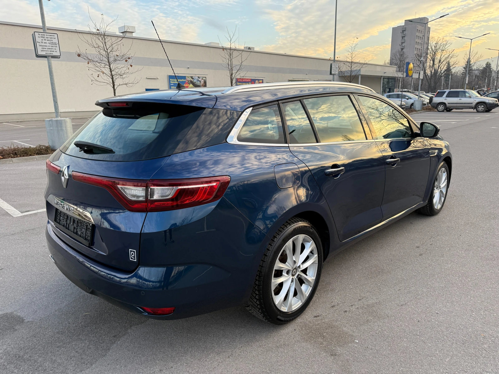 Renault Megane 1.5 DCI* NAVI* КАТО НОВА*  - изображение 4