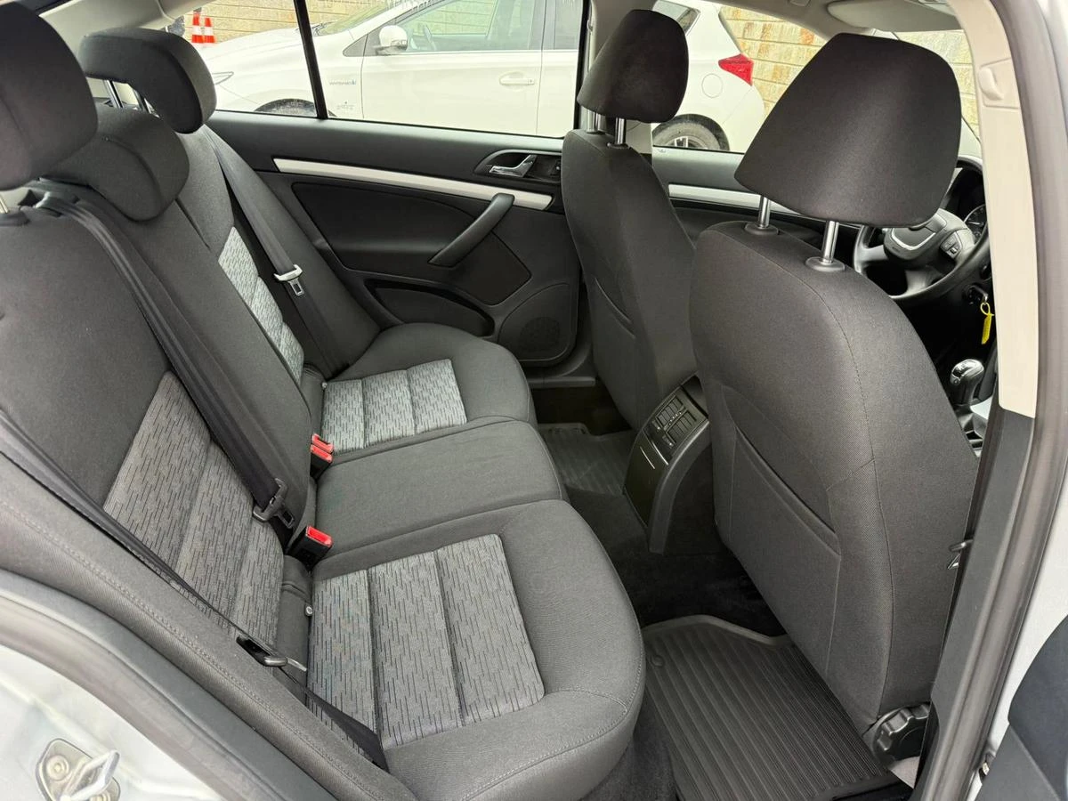 Skoda Octavia 1.6_TDi_110000km, снимка 12 - Автомобили и джипове - 53963423