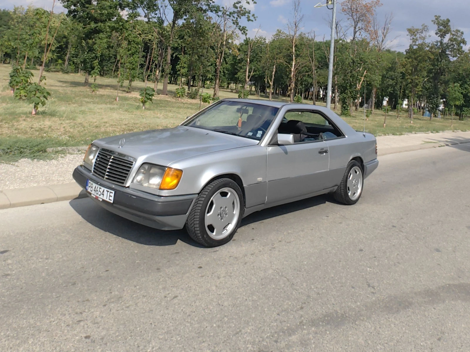 Mercedes-Benz 124 E200 coupe 136кс 1996г