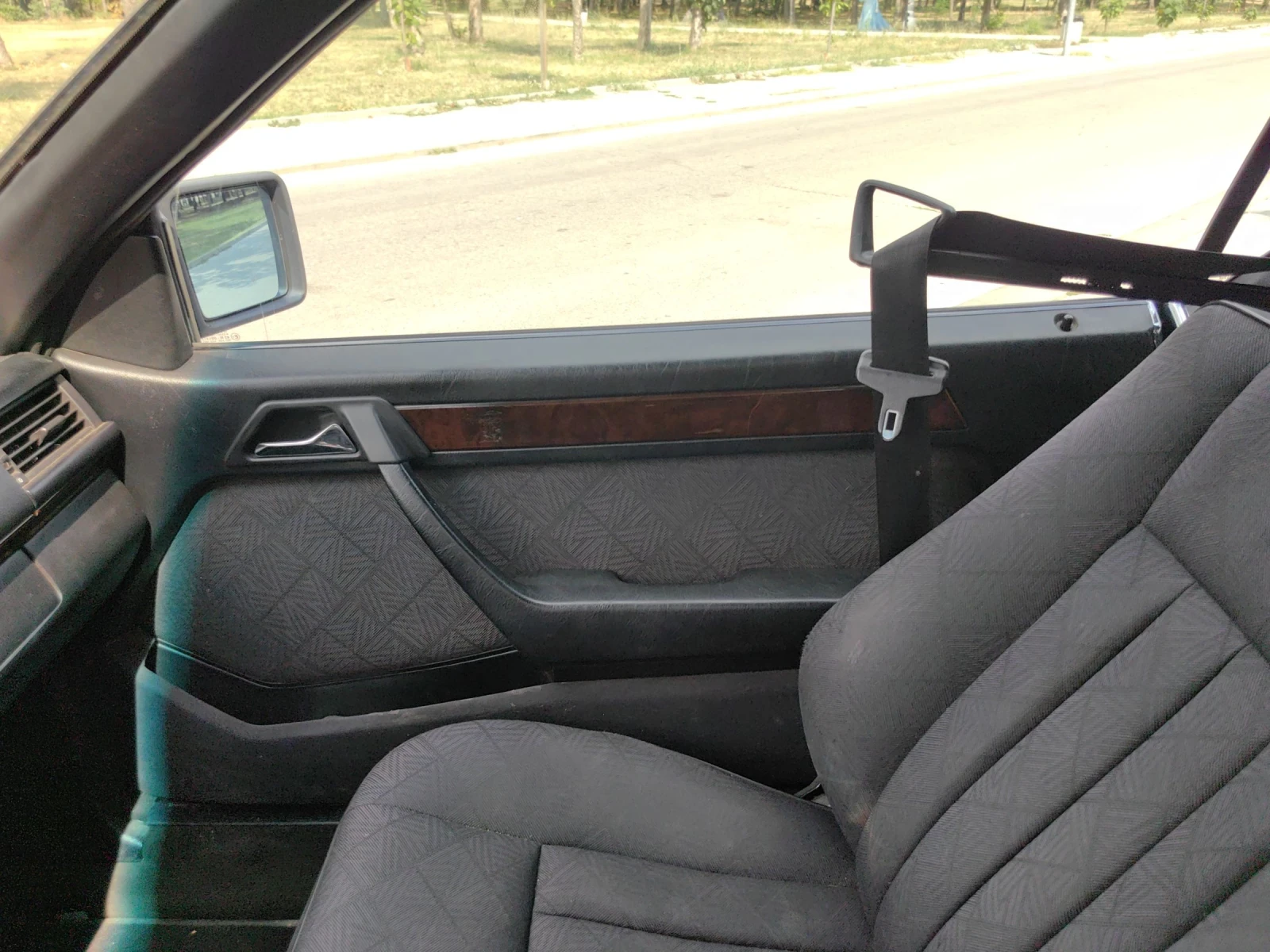 Mercedes-Benz 124 E200 coupe 136кс 1996г, снимка 3 - Автомобили и джипове - 55590562