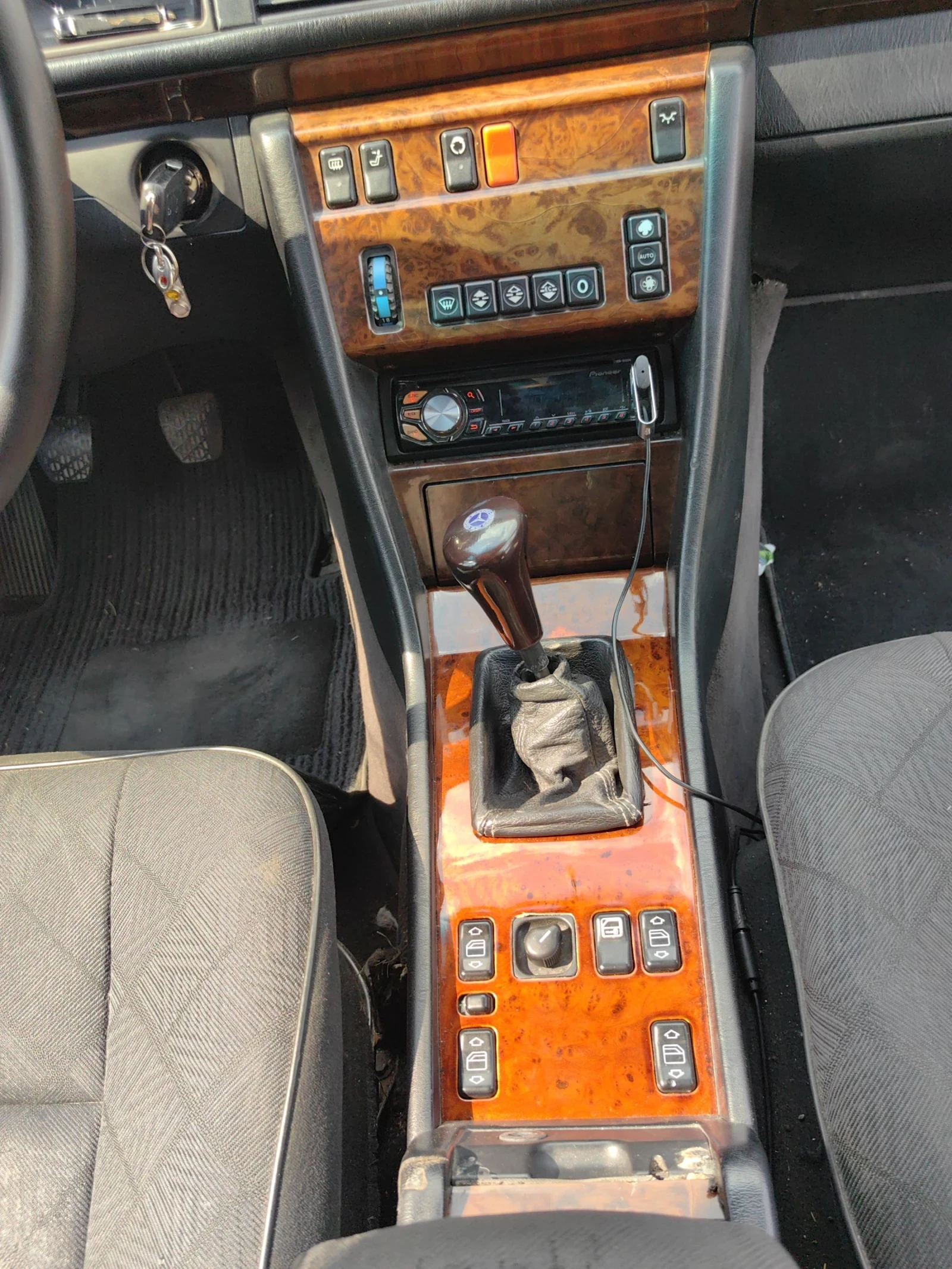 Mercedes-Benz 124 E200 coupe 136кс 1996г, снимка 11 - Автомобили и джипове - 55590562