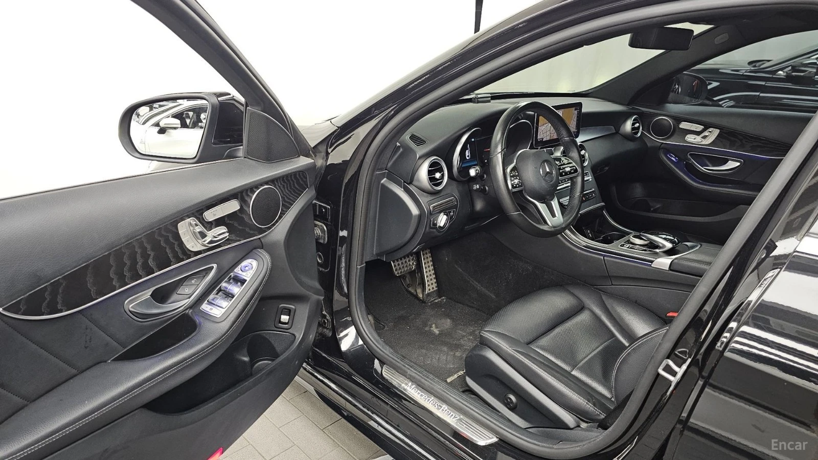 Mercedes-Benz C 220 4MATIC AMG* КОЖА* НАВИ* ПАНО* АВТОКРЕДИТ, снимка 9 - Автомобили и джипове - 55618832