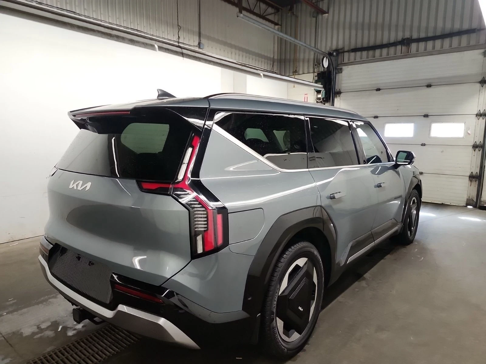 Kia EV9  LAND W/PREMIUM PACKAGE* 360* Distronic* Шибидах* , снимка 3 - Автомобили и джипове - 55823422