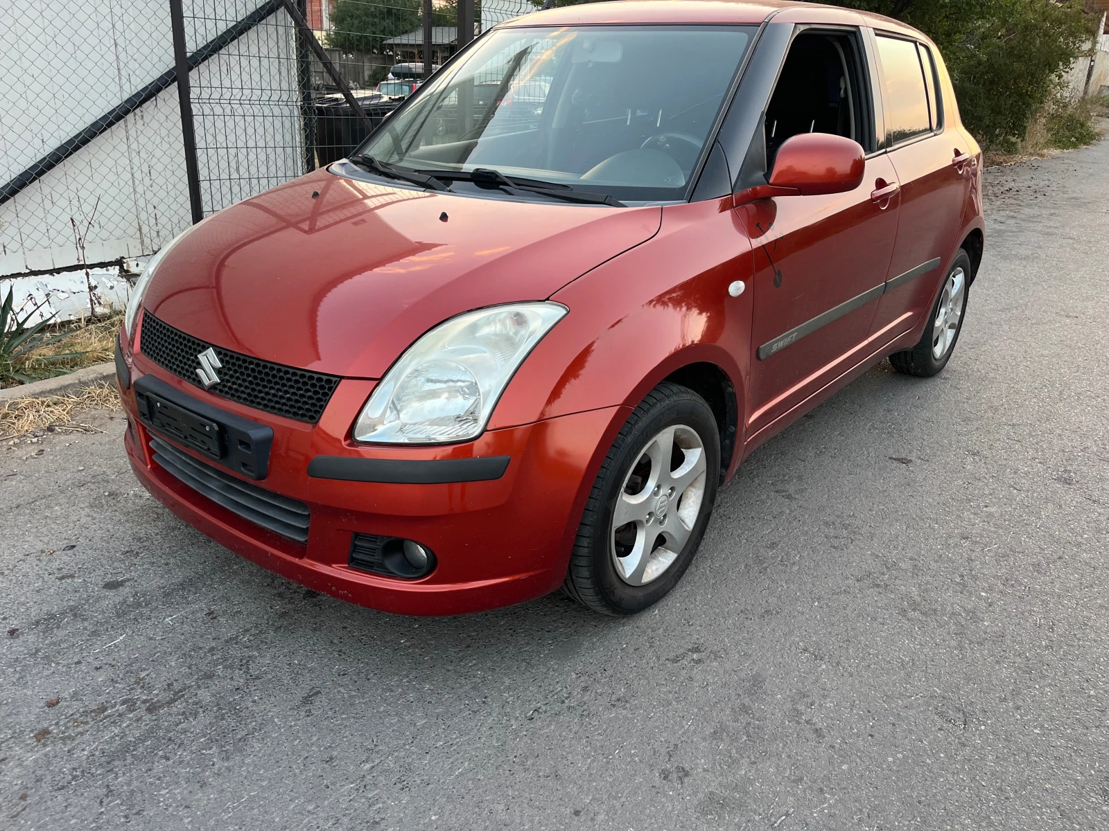 Suzuki Swift 1.3 4Х4, снимка 2 - Автомобили и джипове - 56168701