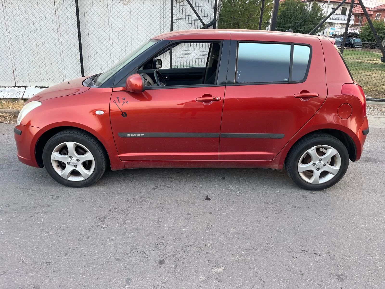 Suzuki Swift 1.3 4Х4, снимка 4 - Автомобили и джипове - 56168701