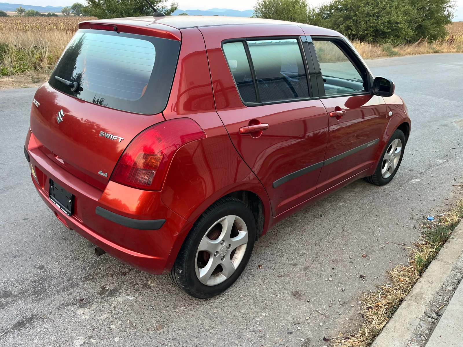 Suzuki Swift 1.3 4Х4, снимка 7 - Автомобили и джипове - 56168701