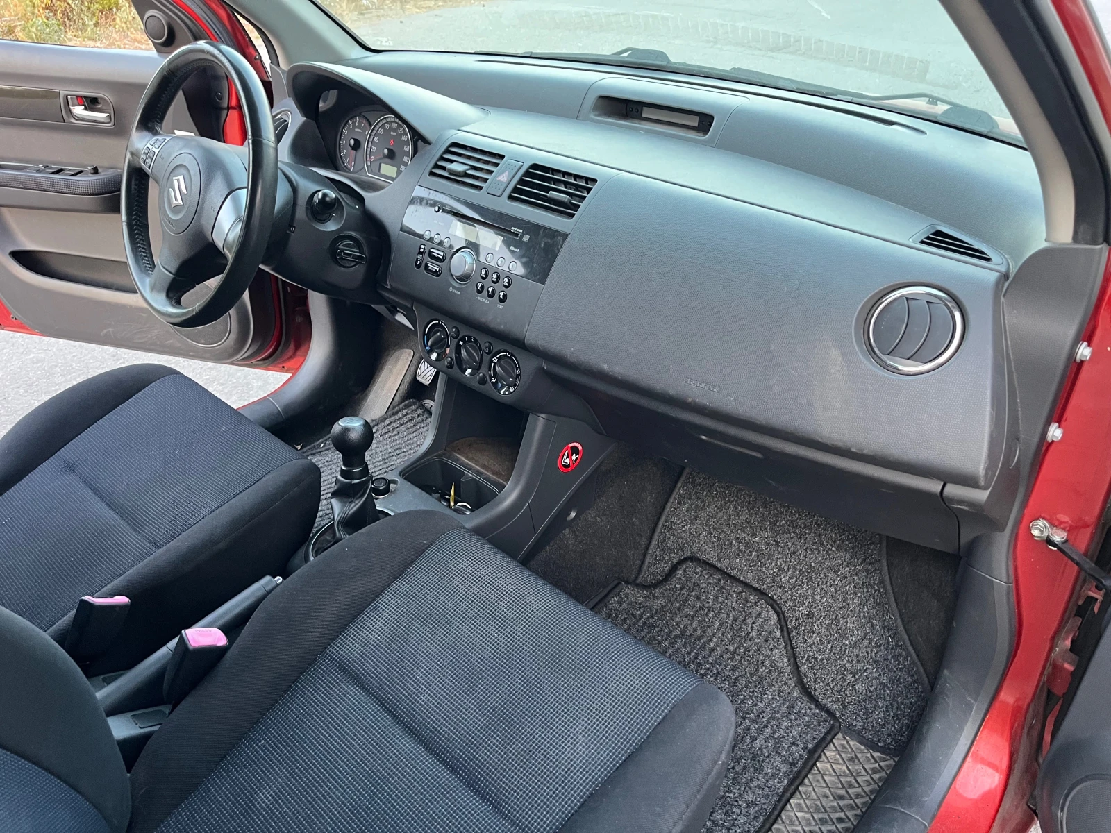 Suzuki Swift 1.3 4Х4, снимка 10 - Автомобили и джипове - 56168701