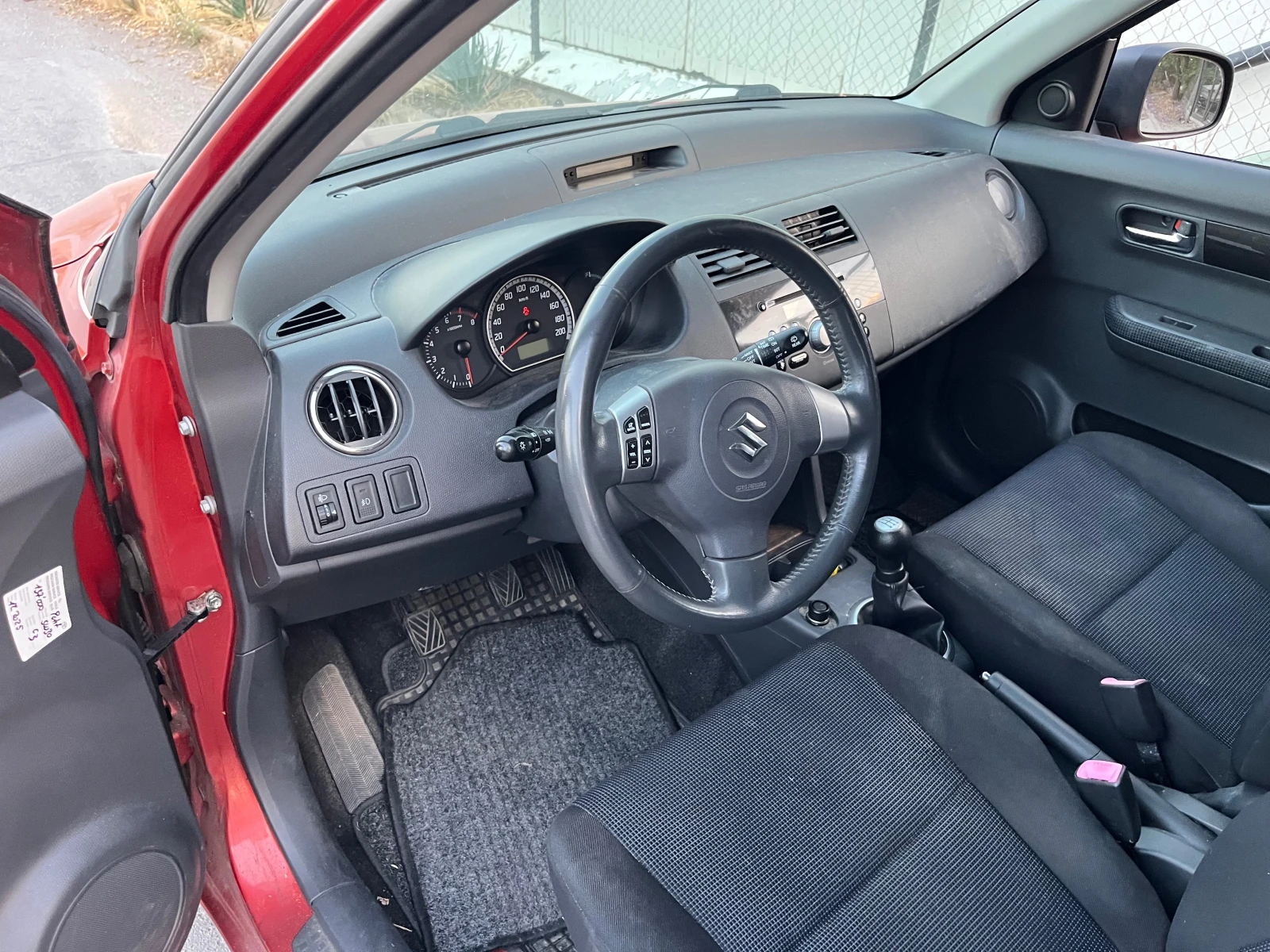 Suzuki Swift 1.3 4Х4, снимка 11 - Автомобили и джипове - 56168701